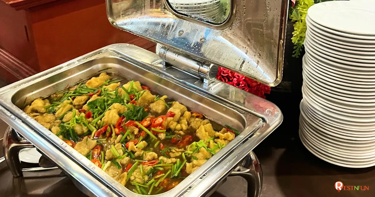 เมนูอาหารเสิร์ฟที่สยามนิรมิต ภูเก็ต